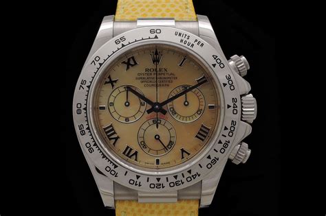 rolex daytona cinturino in pelle prezzo|Rolex Daytona Beach Yellow shell 116519NR .